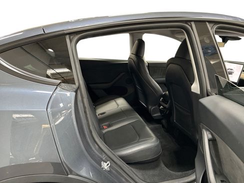 Certified 2023 Tesla Model Y AWD image 11