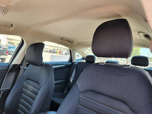 Used 2014 Ford Fusion SE FWD image 12