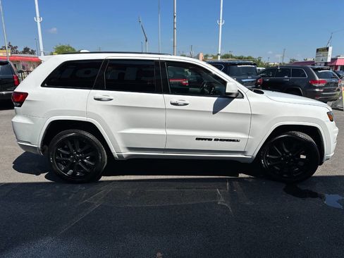Used 2019 Jeep Grand Cherokee Altitude image 6