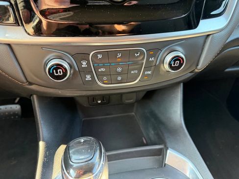 Used 2019 Chevrolet Traverse LT FWD image 26