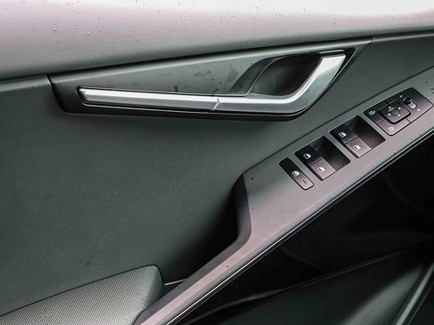 Certified 2025 Kia Niro Wind w/ Wind Preserve Package FWD image 20