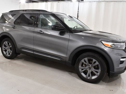 Used 2023 Ford Explorer XLT w/ Equipment Group 202A AWD/4WD image 5