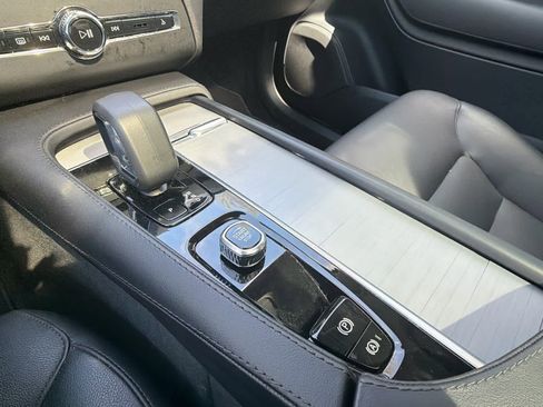 Certified 2025 Volvo XC90 B5 Core image 30