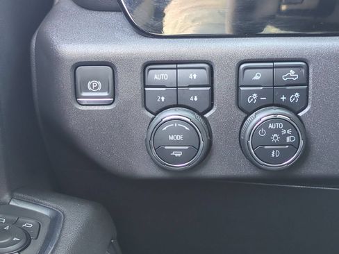 Used 2024 Chevrolet Silverado 1500 LT Trail Boss w/ Convenience Package II AWD/4WD image 18