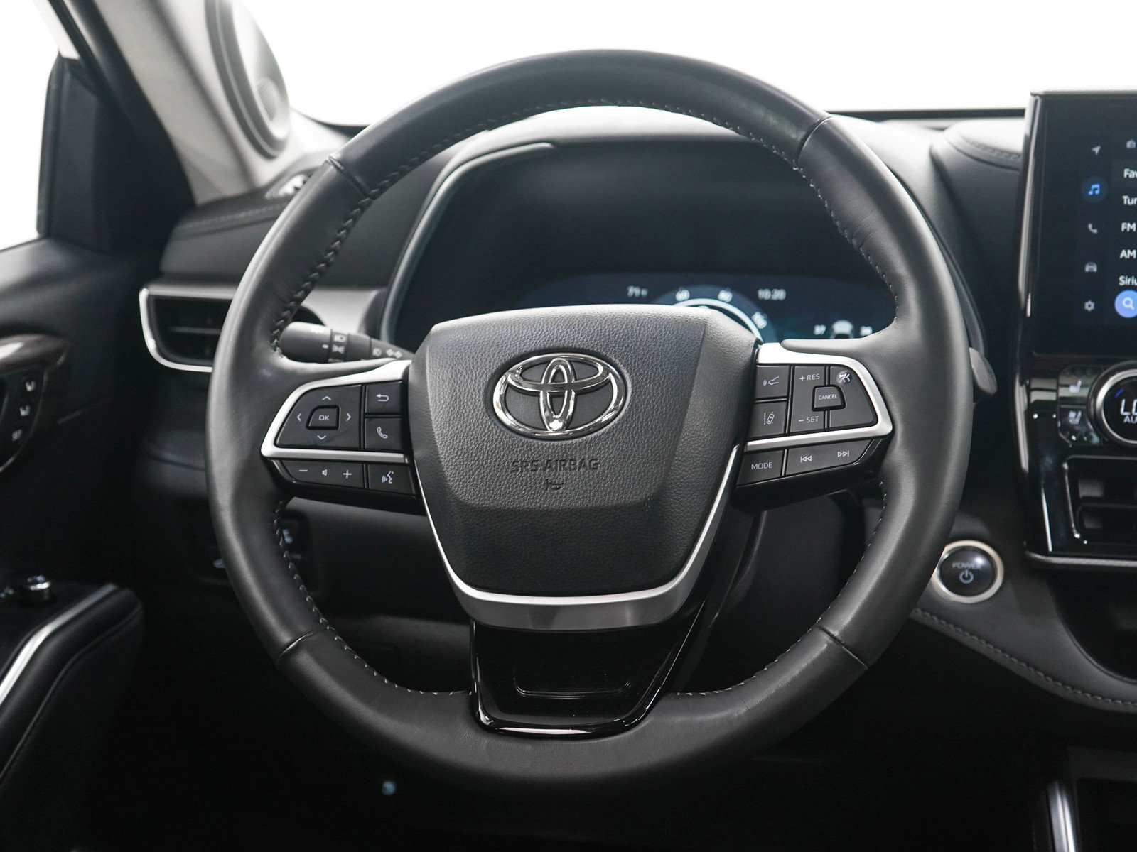 Used 2025 Toyota Highlander Platinum AWD/4WD image 19