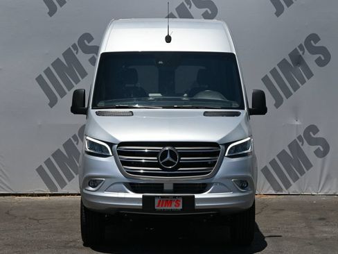 Used 2022 Mercedes-Benz Sprinter 2500 image 2