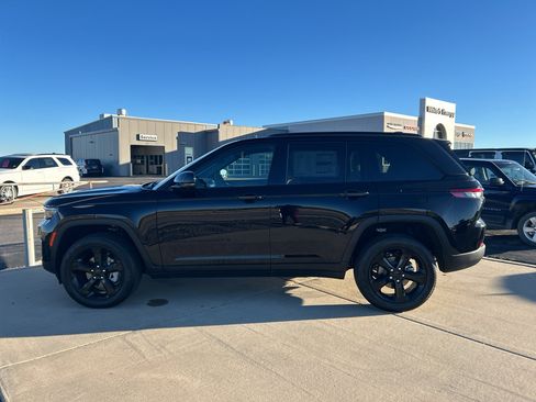 New 2025 Jeep Grand Cherokee Limited w/ Luxury Tech Group II image 8