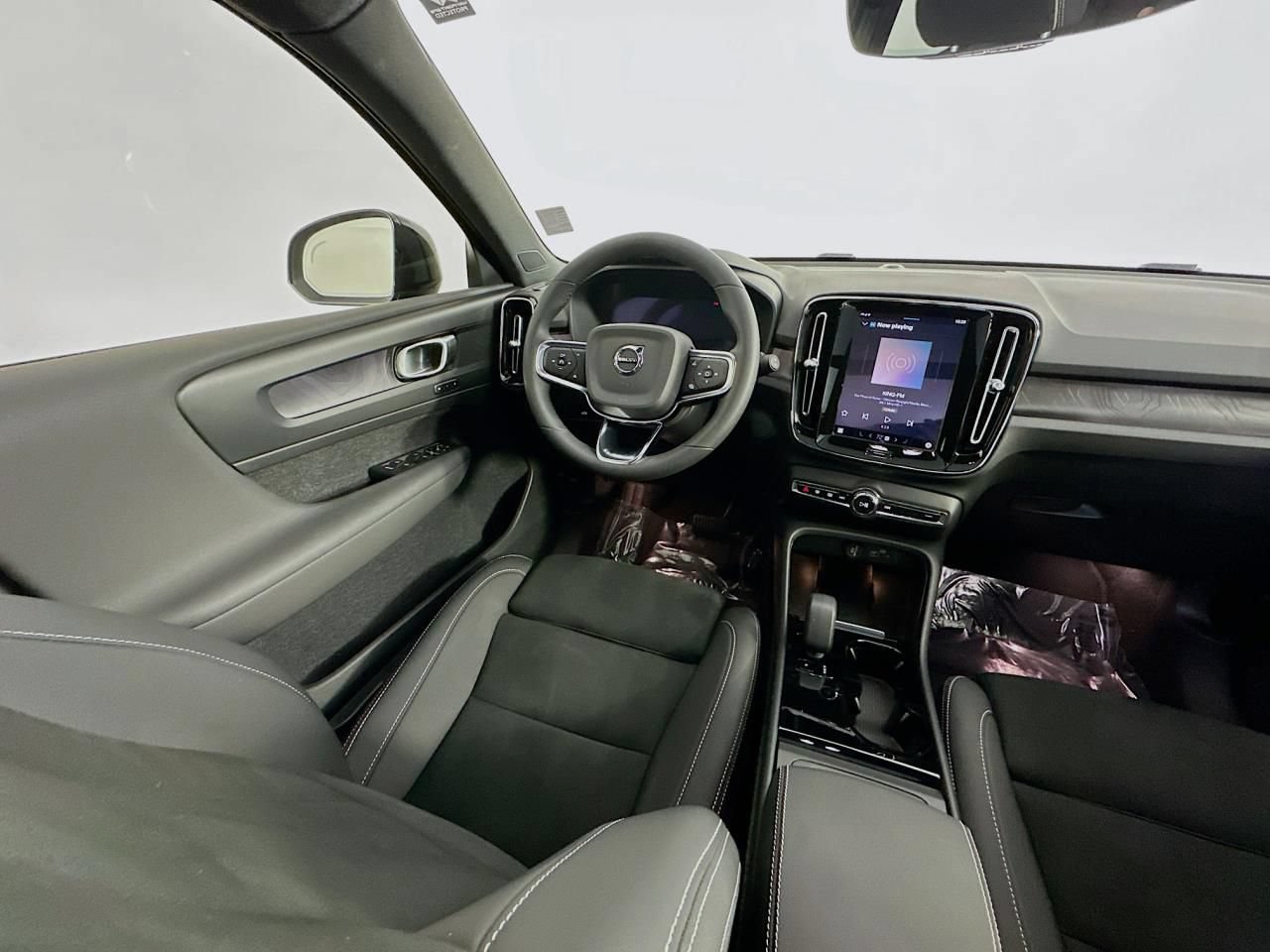 Used 2023 Volvo XC40 Recharge Plus AWD/4WD image 11