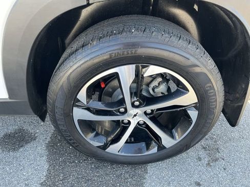 Used 2024 Chevrolet Trax RS FWD image 20