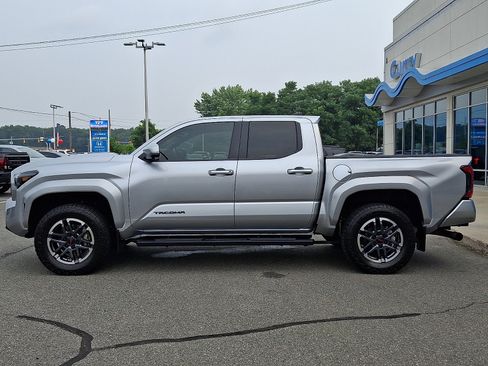 Used 2024 Toyota Tacoma TRD Sport w/ TRD Sport Premium Package AWD/4WD image 7