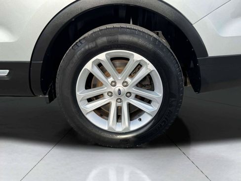 Used 2017 Ford Explorer XLT FWD image 50
