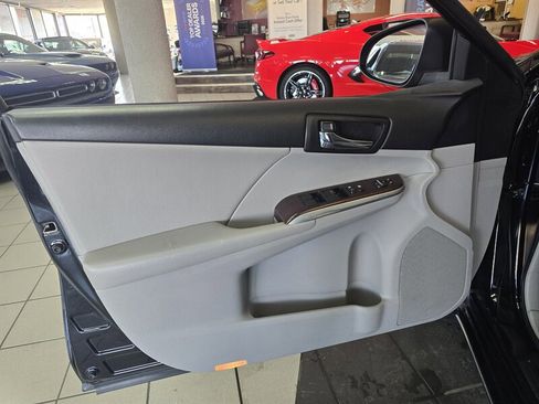 Used 2012 Toyota Camry XLE w/ Leather Pkg image 7