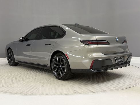 Used 2023 BMW 740i RWD image 3