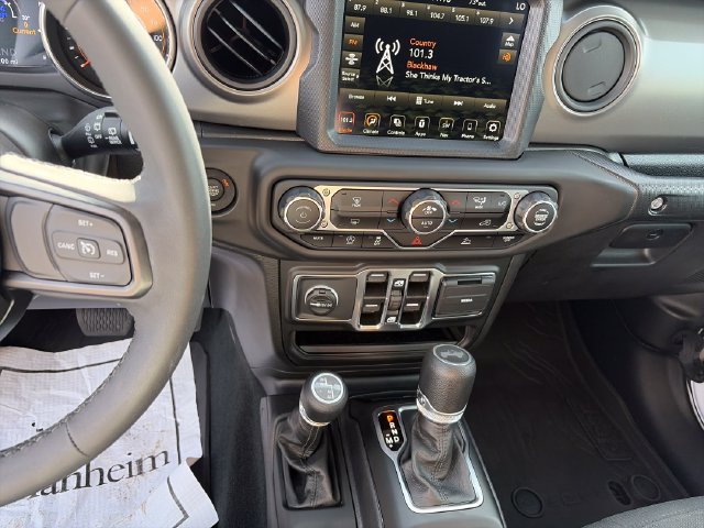 Used 2023 Jeep Wrangler Unlimited Sport AWD/4WD image 17