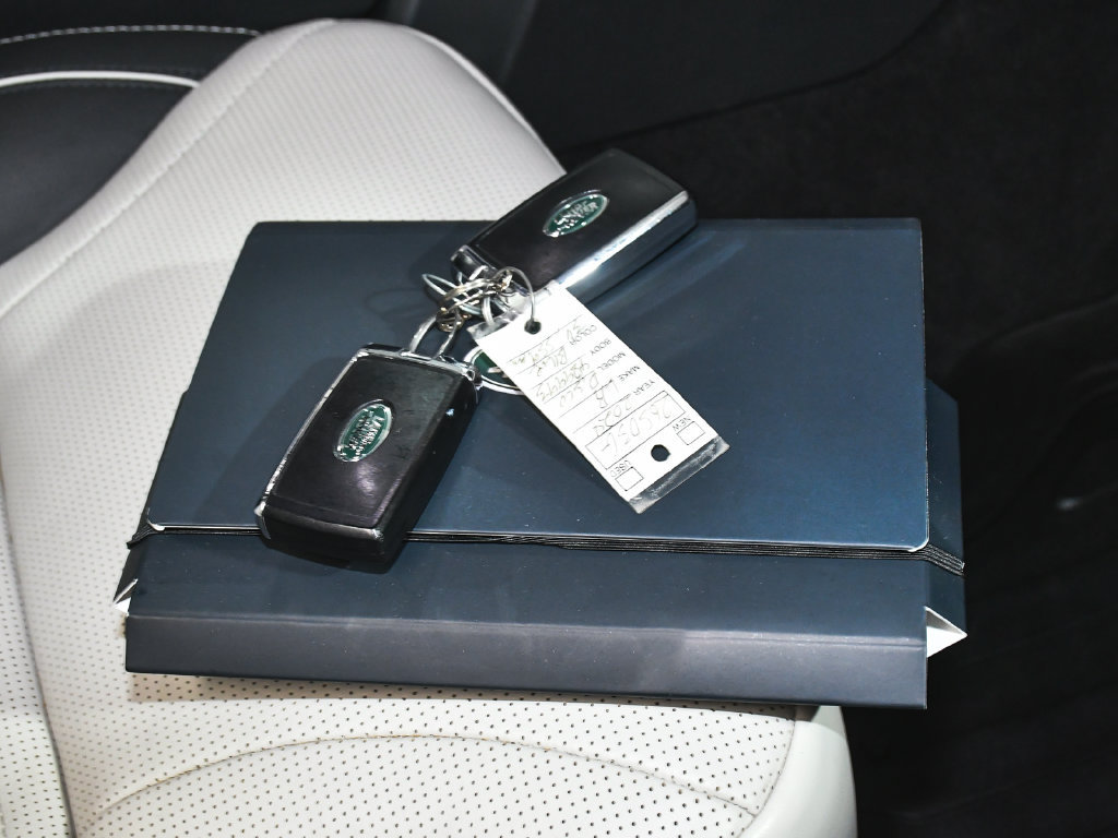 Used 2024 Land Rover Discovery Dynamic SE AWD/4WD image 71