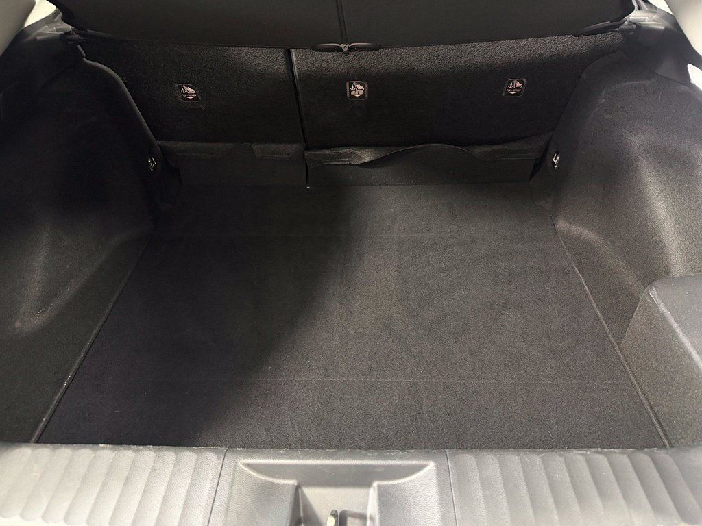 Used 2025 Toyota Prius LE FWD image 17