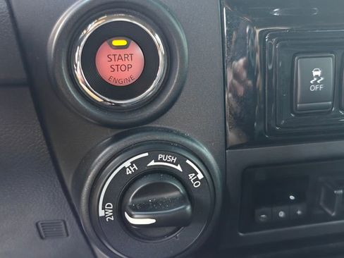 Used 2024 Nissan Titan PRO-4X w/ Pro-4x Convenience Package AWD/4WD image 43