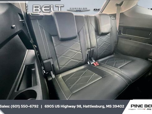 Used 2025 Volkswagen Atlas SE image 21