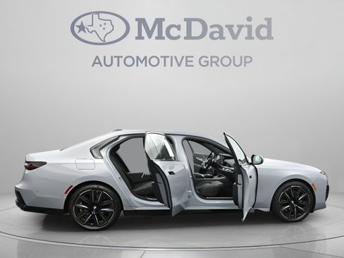 Used 2023 BMW 760i xDrive w/ Executive Package AWD/4WD image 41