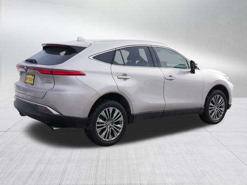 Used 2022 Toyota Venza XLE image 7