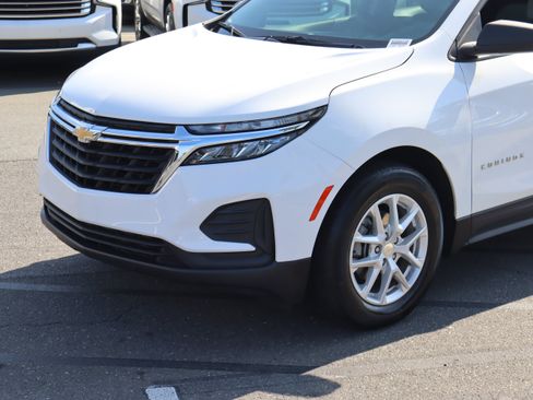Used 2022 Chevrolet Equinox LS FWD image 6