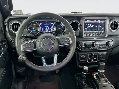 Used 2023 Jeep Wrangler Unlimited Sahara AWD/4WD image 17