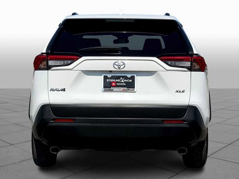 Used 2022 Toyota RAV4 XLE FWD image 5