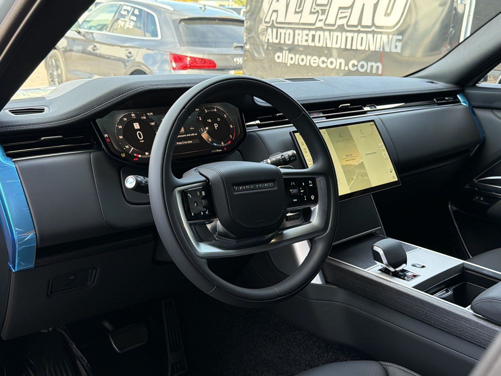 New 2026 Land Rover Range Rover Long Wheelbase SE AWD/4WD image 4