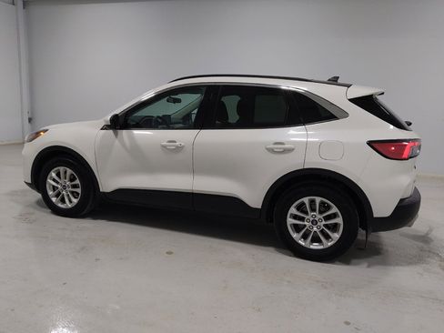 Used 2021 Ford Escape SE image 3