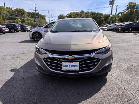 Used 2020 Chevrolet Malibu LT FWD image 2