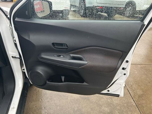 Used 2020 Nissan Kicks S image 16