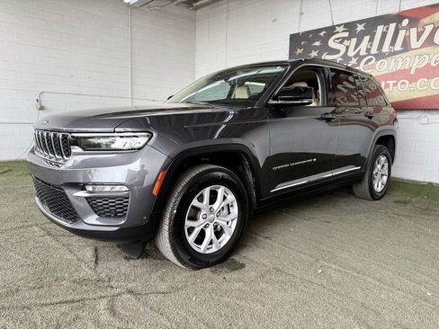 Used 2022 Jeep Grand Cherokee Limited w/ Luxury Tech Group II image 3