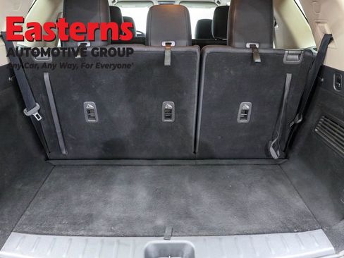 Used 2022 Nissan Pathfinder SV image 9