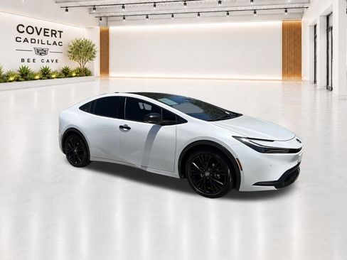 Used 2025 Toyota Prius FWD image 14