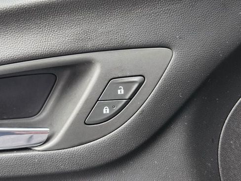 Used 2023 Chevrolet Equinox LT FWD image 36