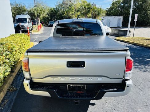 Used 2022 Toyota Tacoma TRD Sport image 5