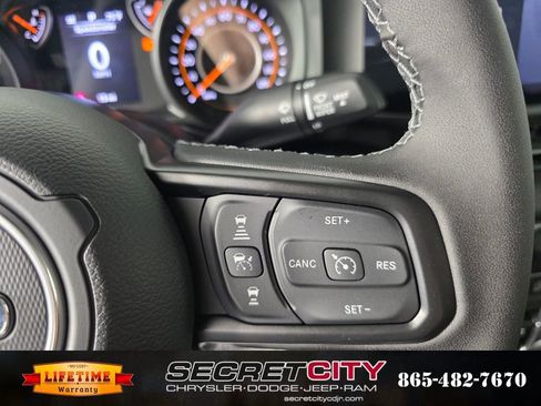 New 2025 Jeep Gladiator Sport AWD/4WD image 18