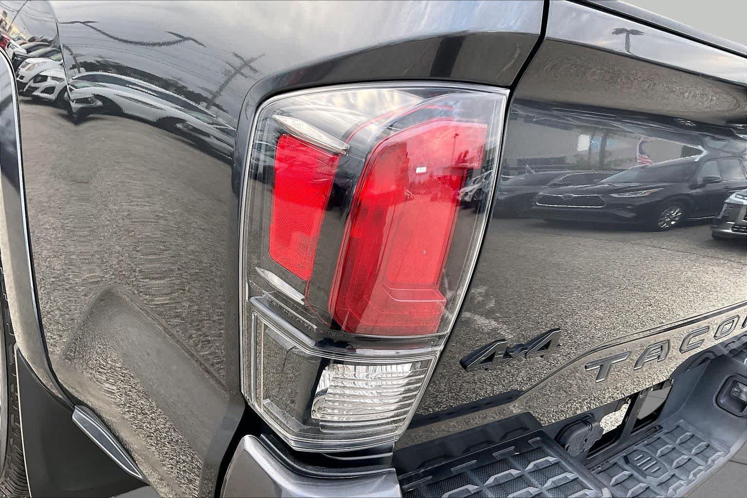 Used 2021 Toyota Tacoma Limited w/ Nightshade Package AWD/4WD image 27
