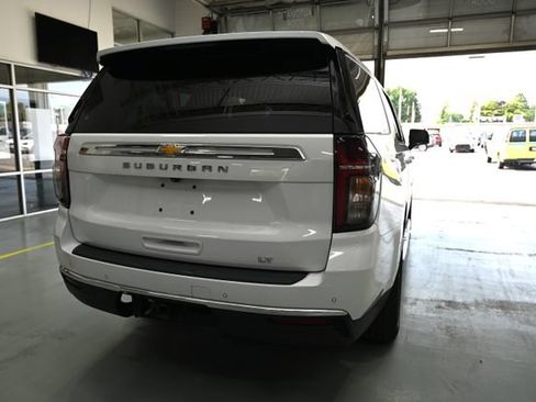 Used 2021 Chevrolet Suburban LT w/ Luxury Package AWD/4WD image 5