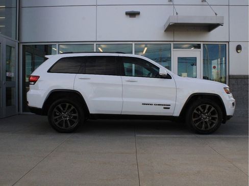 Used 2016 Jeep Grand Cherokee Limited 75th Anniversary AWD/4WD image 4