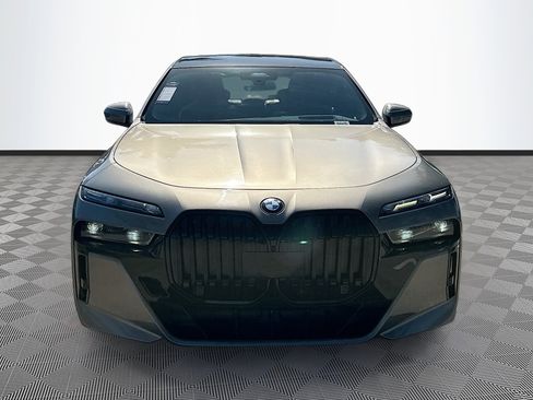 Used 2023 BMW 740i w/ Executive Package image 2