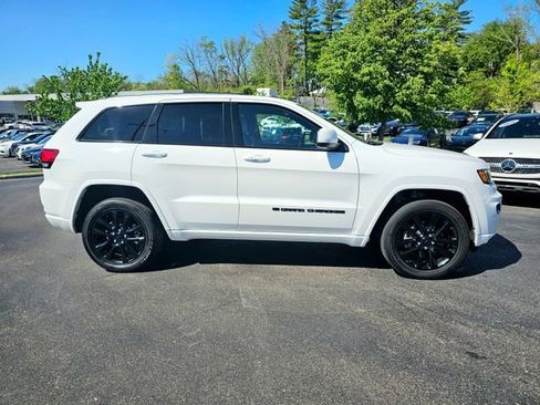Used 2022 Jeep Grand Cherokee Laredo X AWD/4WD image 8
