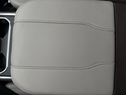 Used 2025 GMC Sierra 3500 SLT w/ SLT Premium Package image 18