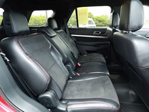 Used 2019 Ford Explorer XLT w/ Equipment Group 202A FWD image 26