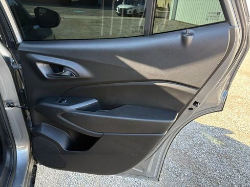 Used 2025 Chevrolet Trax RS image 14