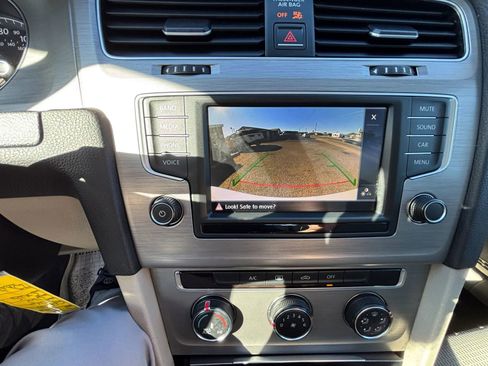 Used 2016 Volkswagen Golf S image 12