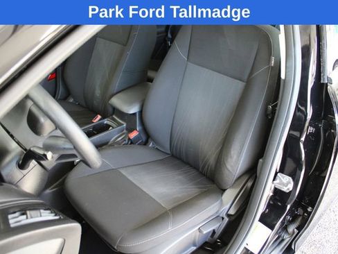 Used 2018 Ford Focus SE w/ SE Appearance Package image 12