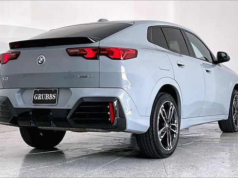 Used 2025 BMW X2 xDrive28i AWD/4WD image 13