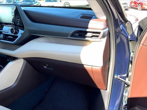 Used 2020 Toyota Highlander Limited image 18