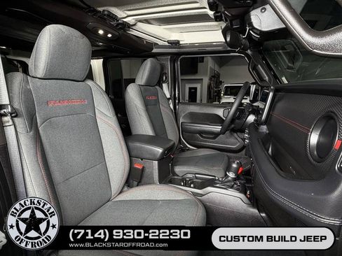 Used 2025 Jeep Wrangler Unlimited Rubicon AWD/4WD image 15